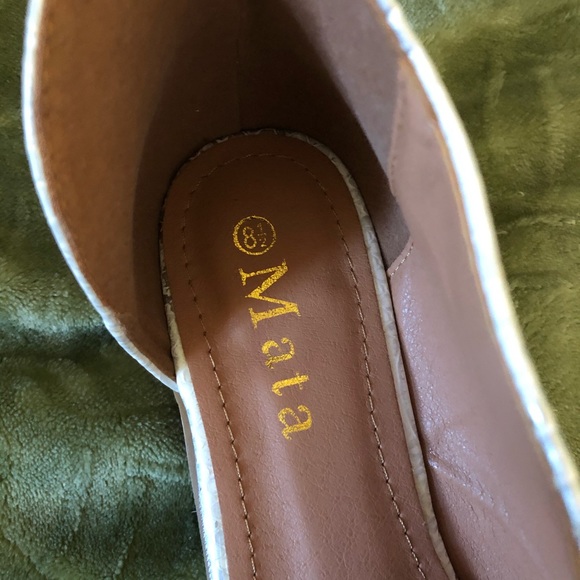 Silver snake skin print on white - Picture 4 of 5